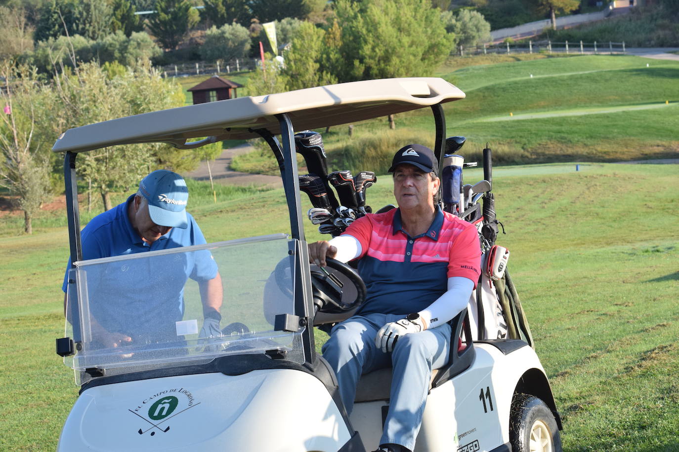 Los participantes en el torneo de patrocinadores de la Liga de Golf y Vino disfrutaron de un gran día de golf en El Campo de Logroño. 