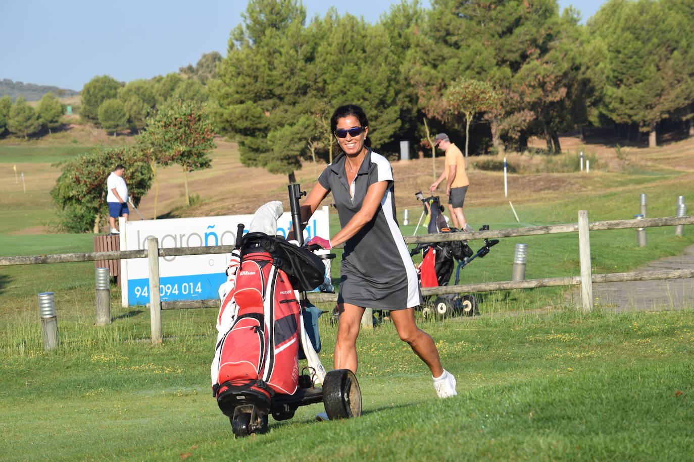 Los participantes en el torneo de patrocinadores de la Liga de Golf y Vino disfrutaron de un gran día de golf en El Campo de Logroño. 