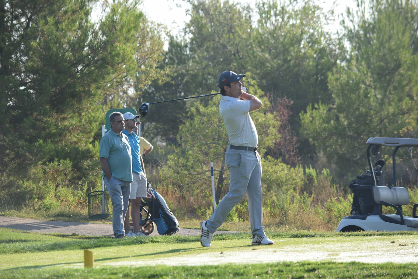 Los participantes en el torneo de patrocinadores de la Liga de Golf y Vino disfrutaron de un gran día de golf en El Campo de Logroño. 