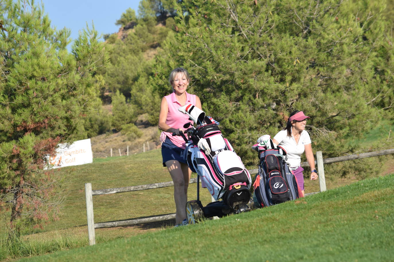 Los participantes en el torneo de patrocinadores de la Liga de Golf y Vino disfrutaron de un gran día de golf en El Campo de Logroño. 