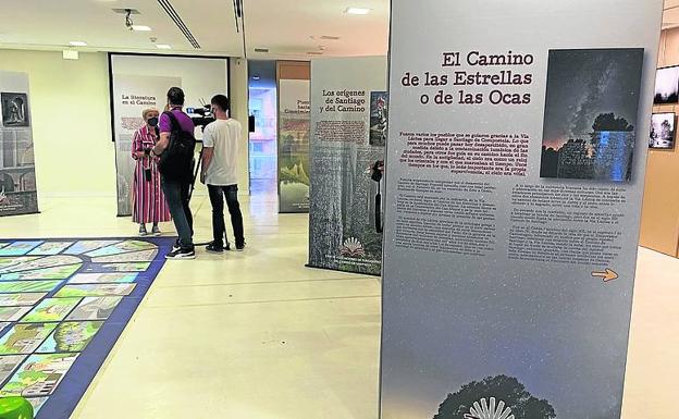 Uno de los nueve tótems que explican la historia del Camino. 