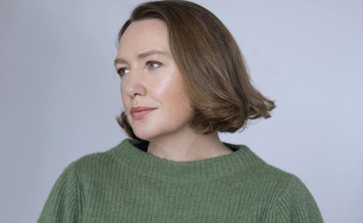 La escritora y experiodista Paula Hawkins en una imagen promocional. 