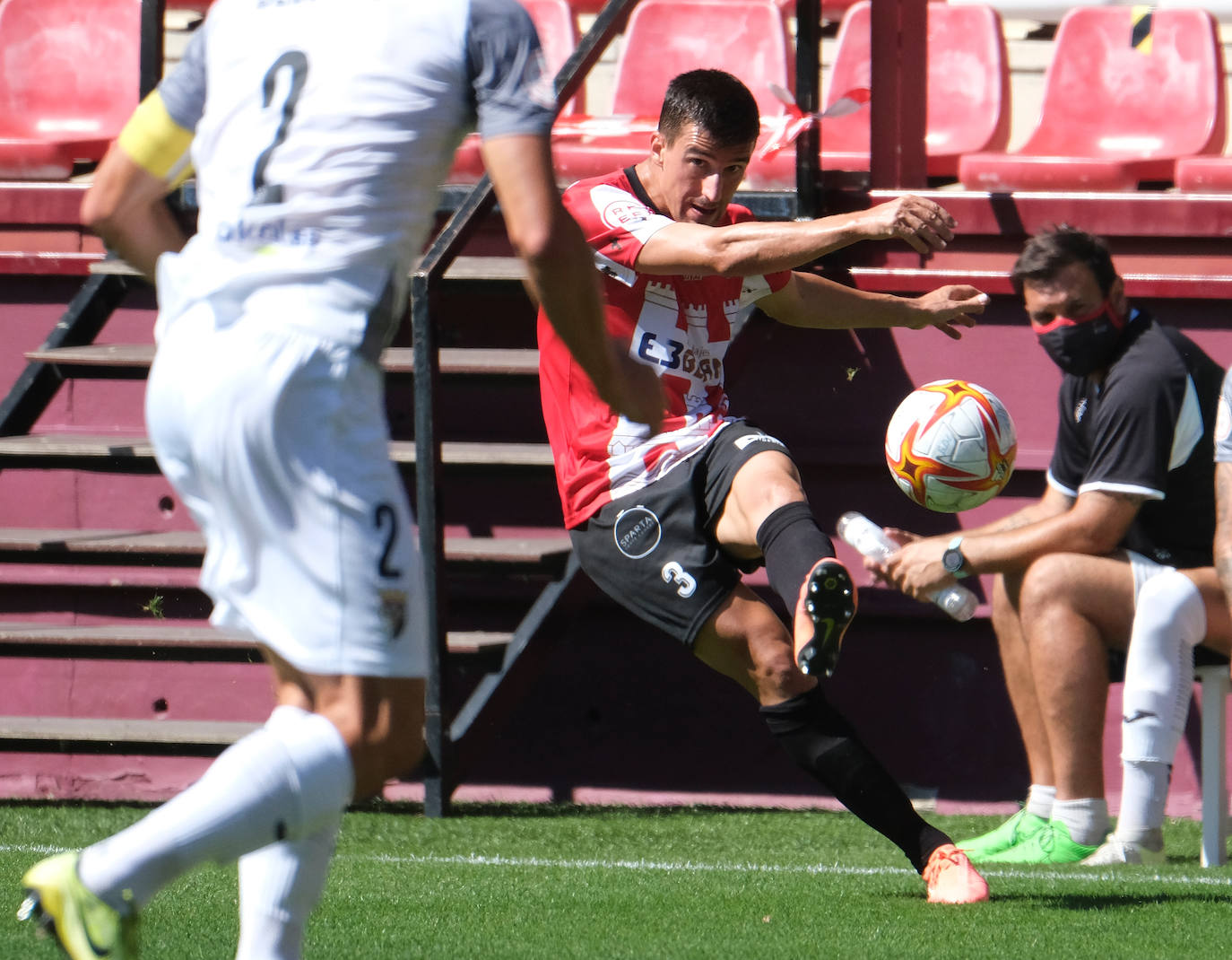 Fotos: El partido SD Logroñés-Tudelano, en imágenes