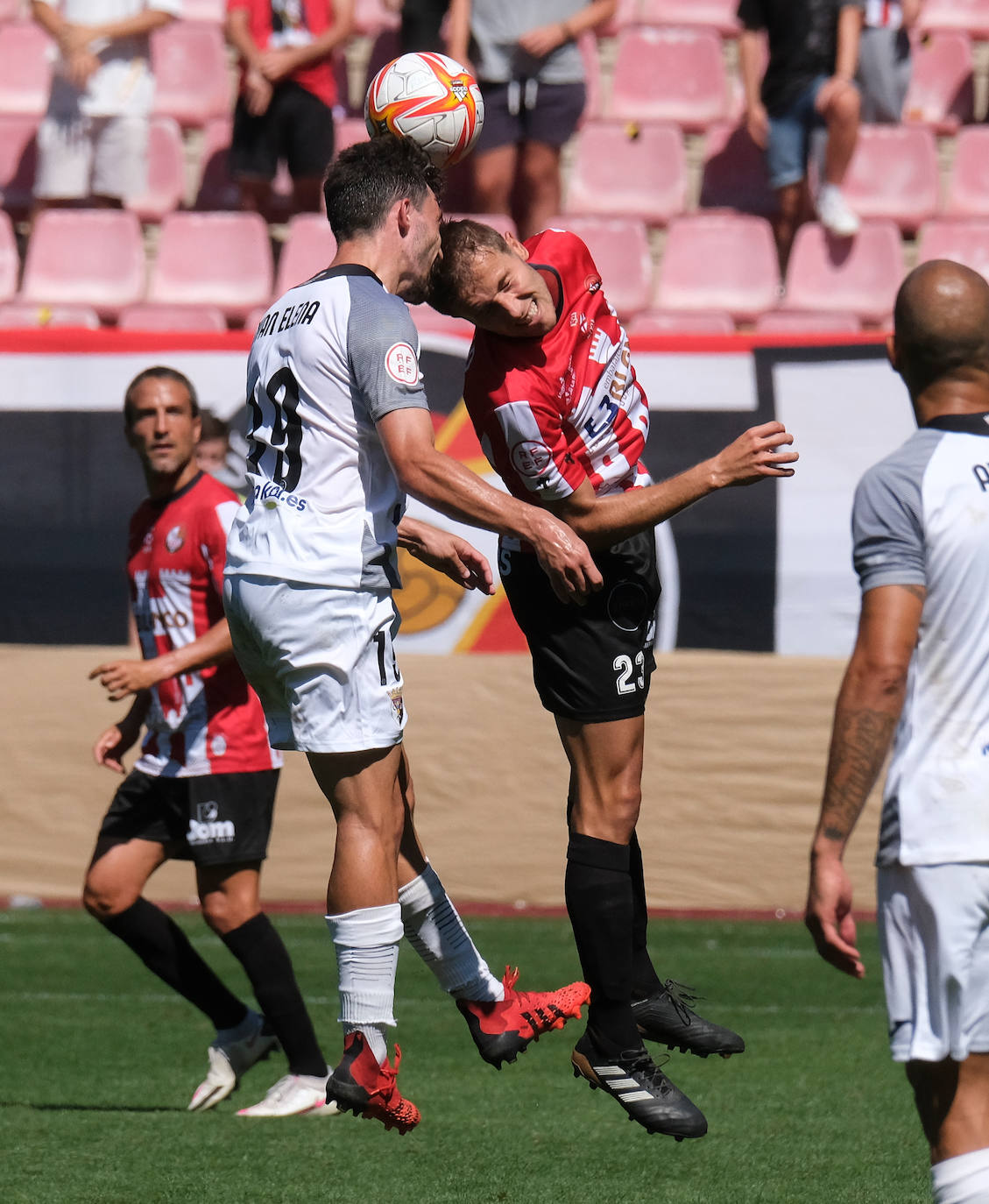 Fotos: El partido SD Logroñés-Tudelano, en imágenes