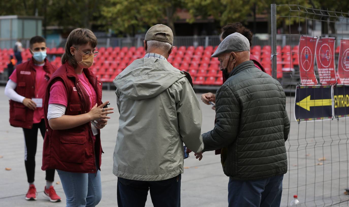 El DJ Alexander Som ha abierto el programa de actuaciones musicales en la plaza del Ayuntamiento