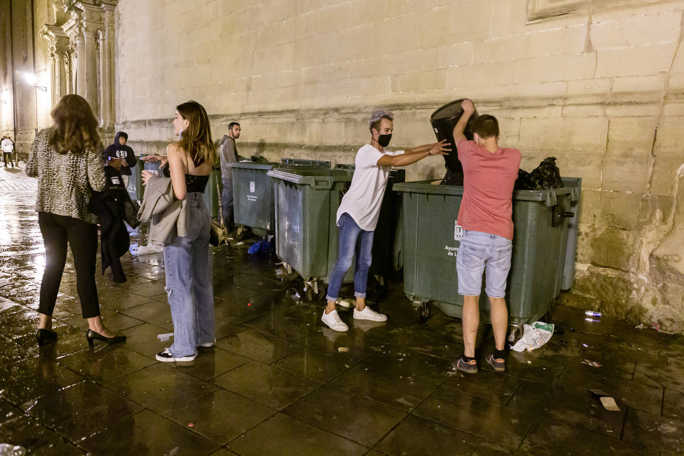Los jóvenes se trasladaron desde el Casco Antiguo de la ciudad hasta el parque de la capital riojana