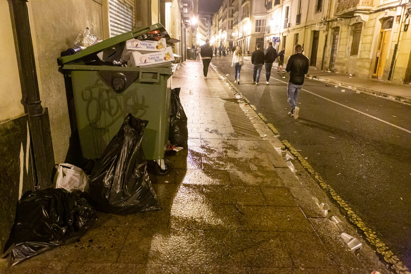 Los jóvenes se trasladaron desde el Casco Antiguo de la ciudad hasta el parque de la capital riojana