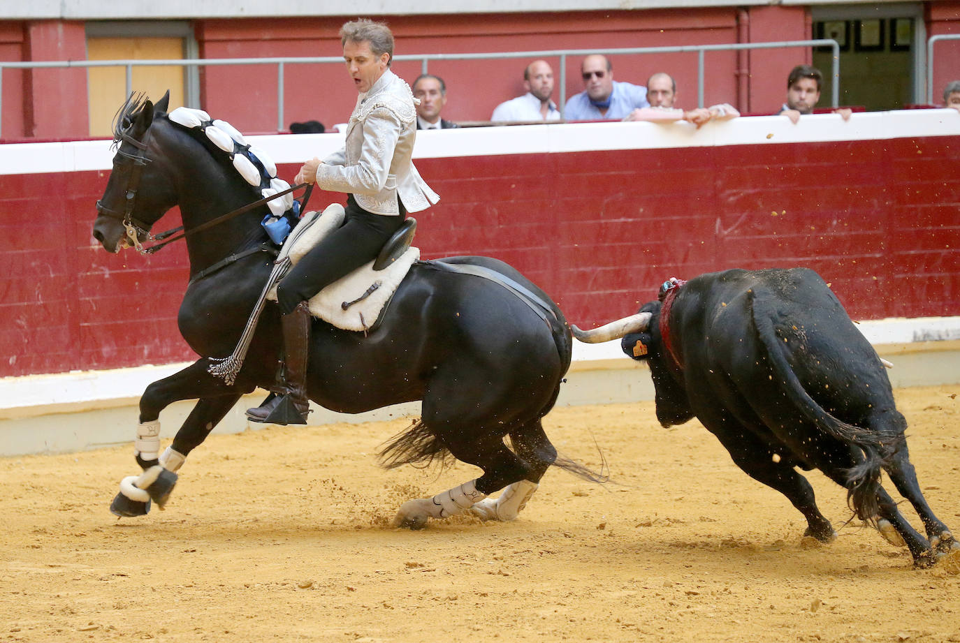 Guillermo Hermoso de Mendoza ha sido el gran triunfador de la tarde al cortar tres orejas