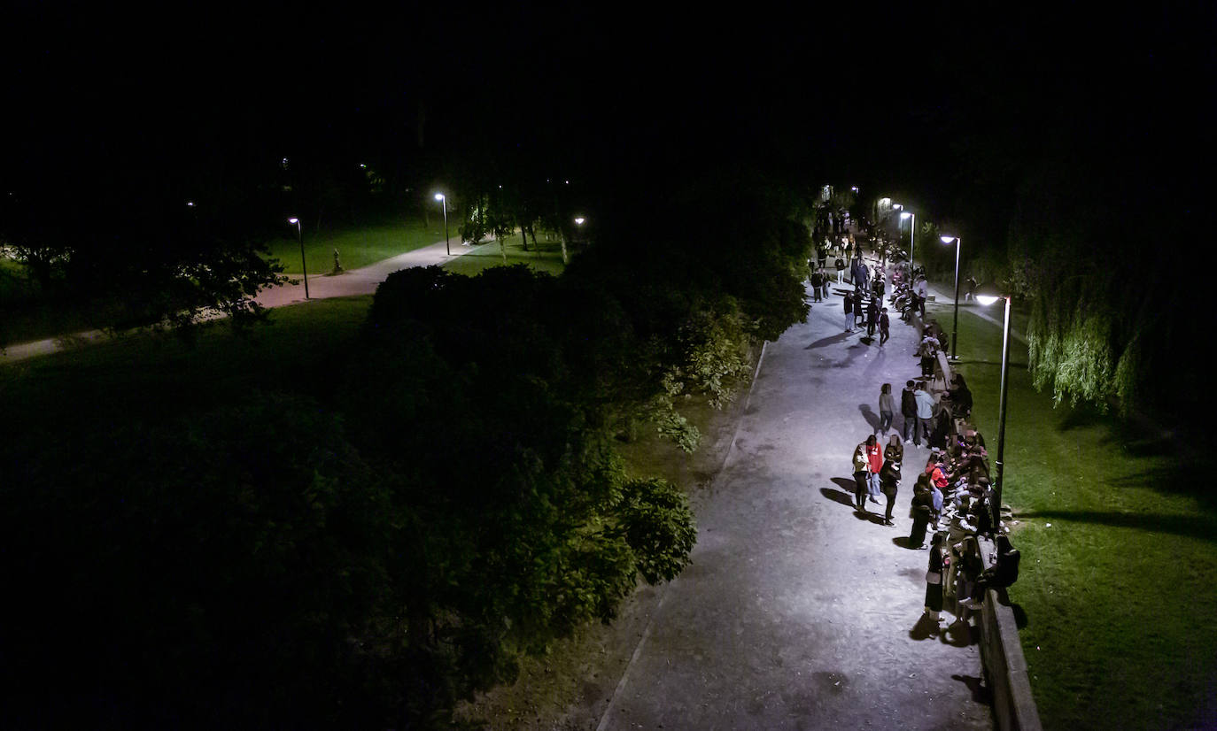 Fotos: La fiesta sigue en el parque del Ebro