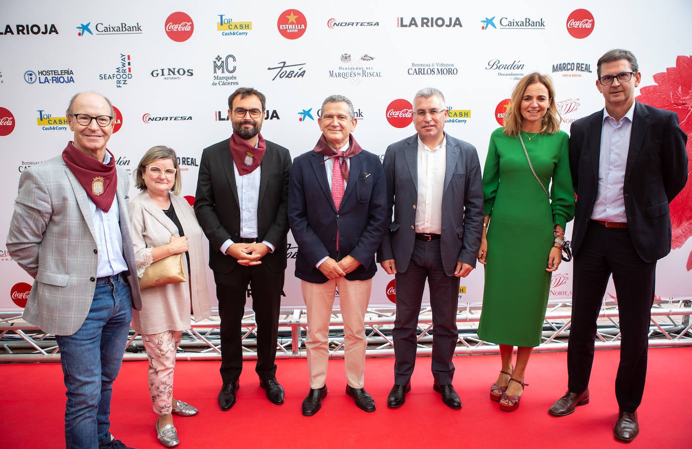 Este lunes los presentes han podido degustar las especialidades culinarias de The Way y los vinos de Bodegas Tobía. 