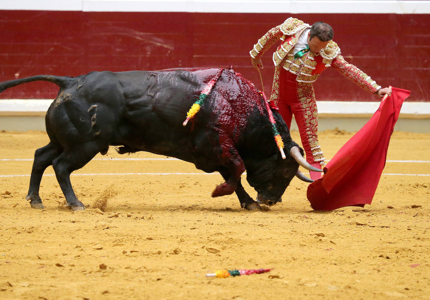 Antonio Ferrera ha cortado una oreja en el mano a mano con un Diego Urdiales que no ha tenido suerte con su lote