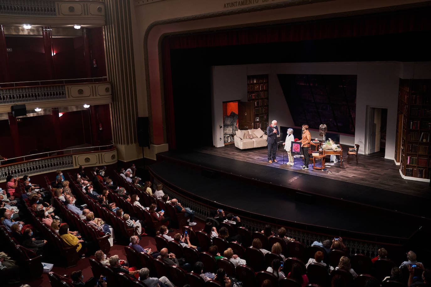 La actriz se ha despedido de las tablas con una representación en el Teatro Bretón de Logroño