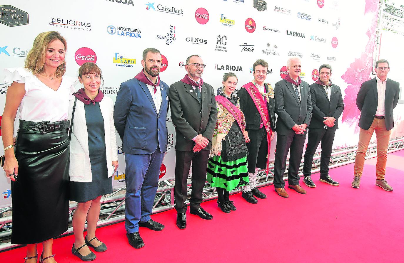 Estrella Domínguez, Carmen Urquía, Iván Reinares, Francisco Pérez, los Vendimiadores, Andrea Morán y Abel Alonso, el alcalde de Logroño, Pablo Hermoso de Mendoza, Kilian Cruz-Dunne y Goyo Ezama, director general de Nueva Rioja S.A.