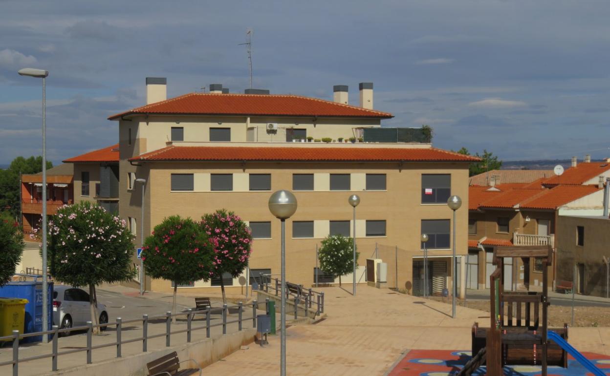 Los pisos están ubicados en el bloque de avenida de Navarra. 