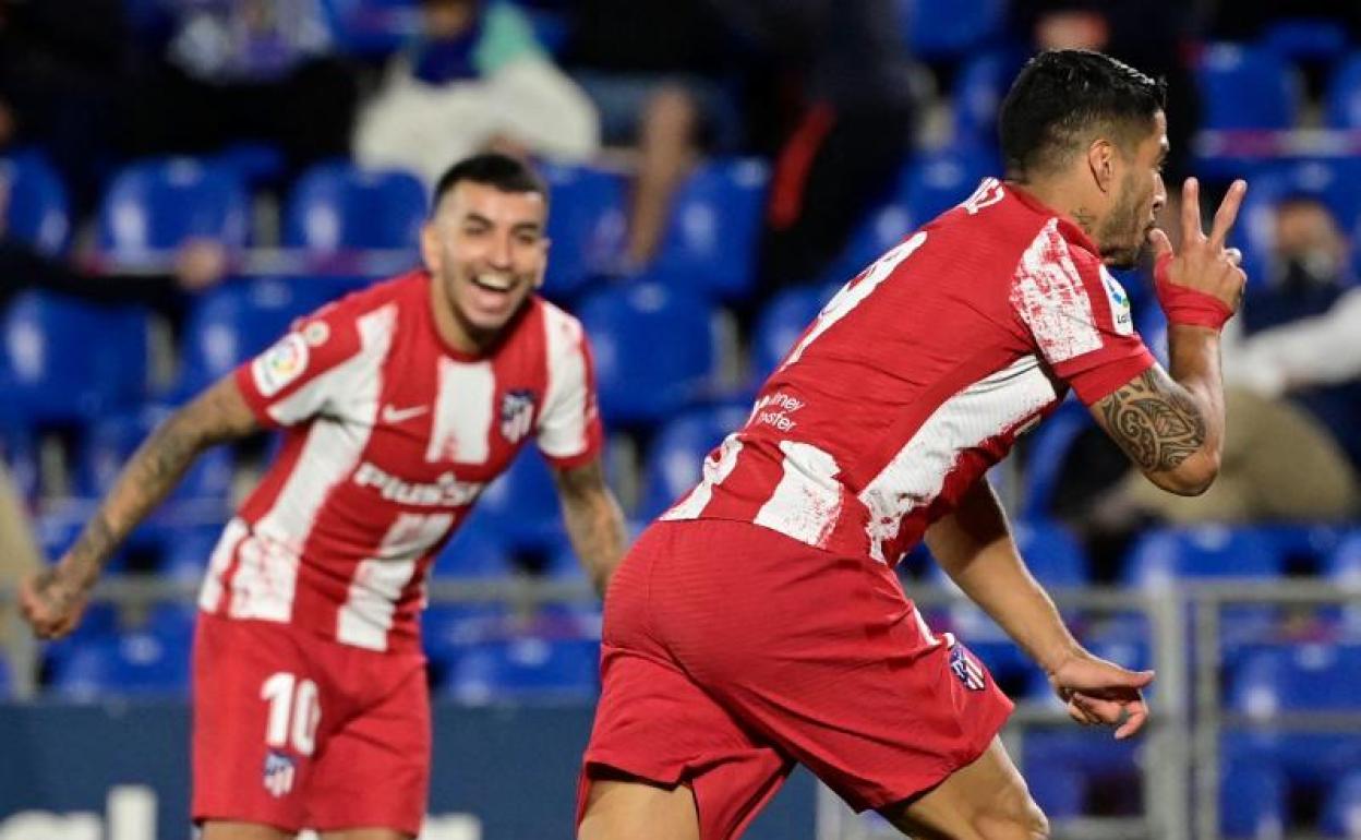 Luis Suárez celebra su doblete ante el Getafe. 