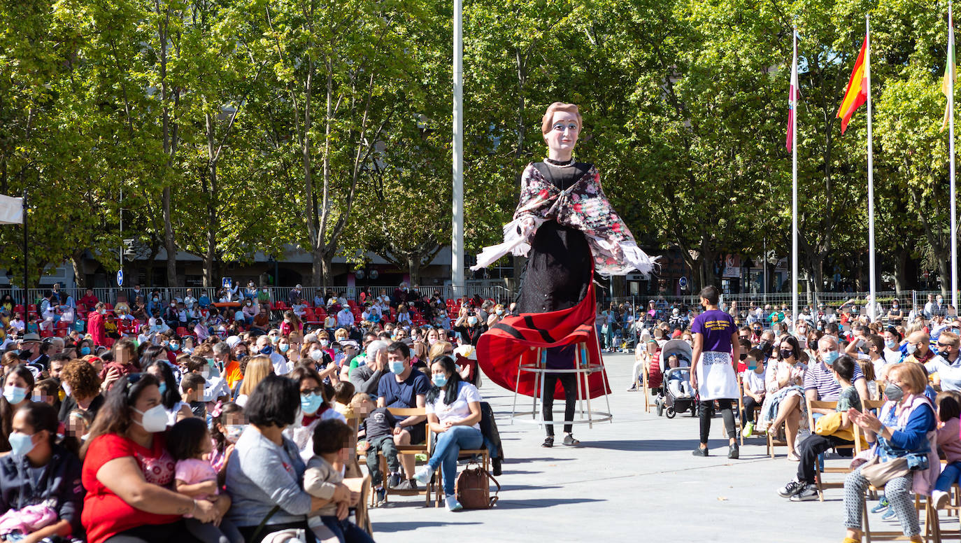 Fotos: Los Gigantes y cabezudos reaparecen en Logroño