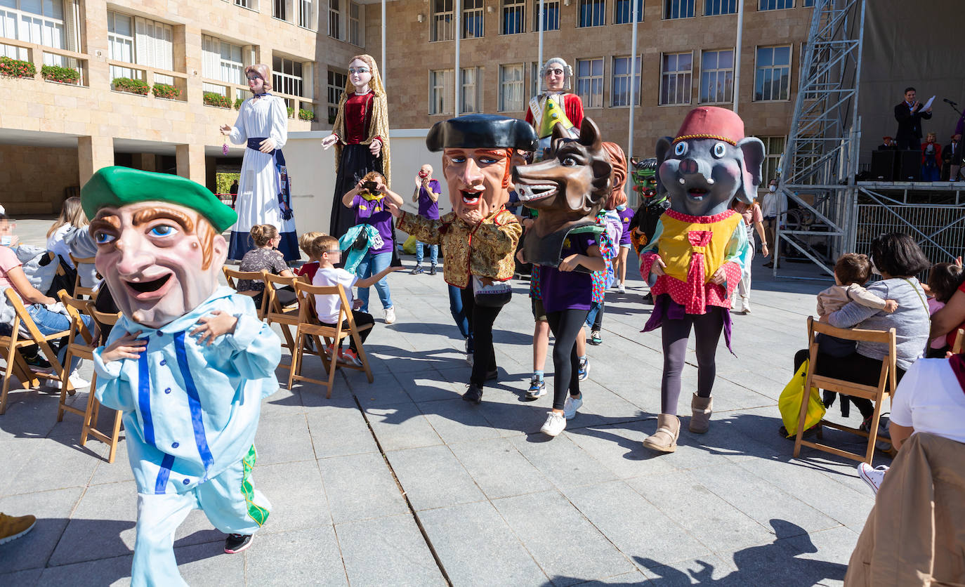 Fotos: Los Gigantes y cabezudos reaparecen en Logroño