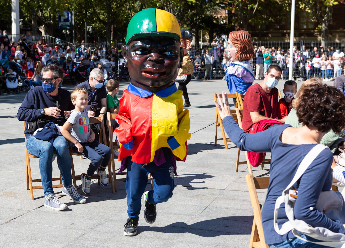 Fotos: Los Gigantes y cabezudos reaparecen en Logroño