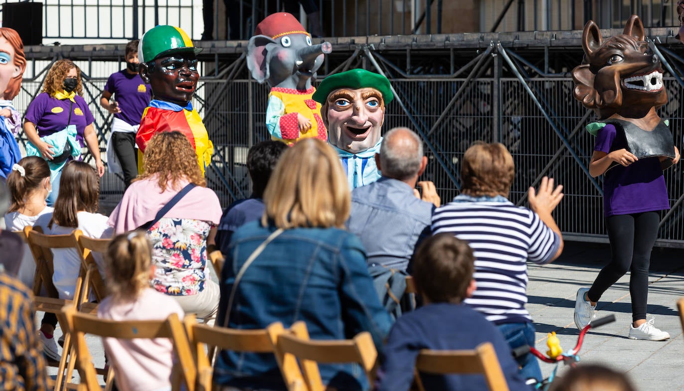 Fotos: Los Gigantes y cabezudos reaparecen en Logroño