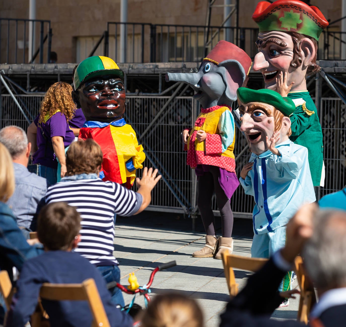 Fotos: Los Gigantes y cabezudos reaparecen en Logroño