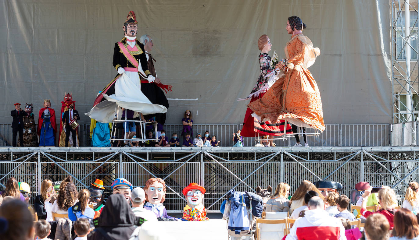 Fotos: Los Gigantes y cabezudos reaparecen en Logroño