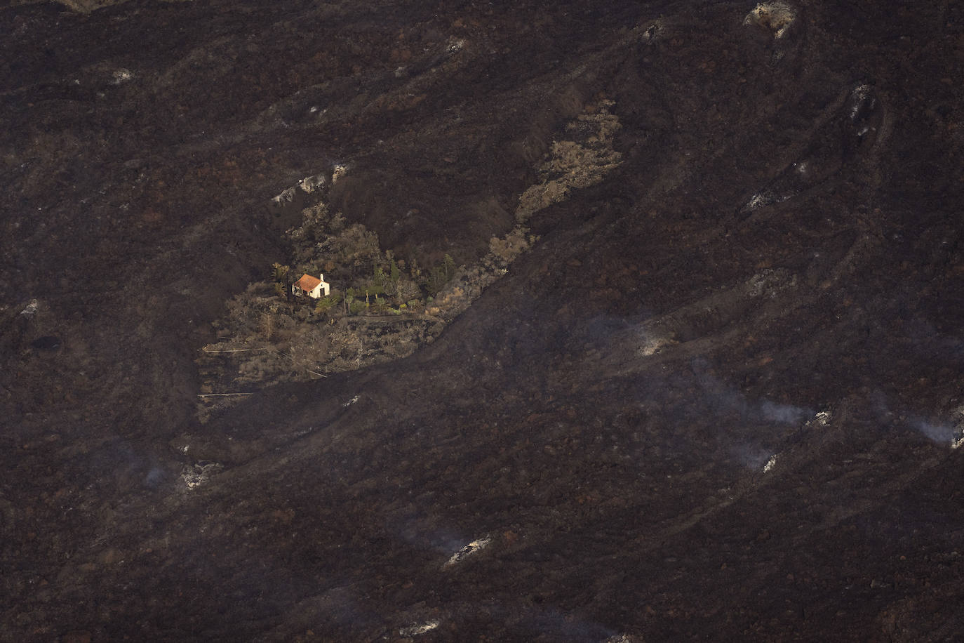 Imagen aérea de la colada de lava.