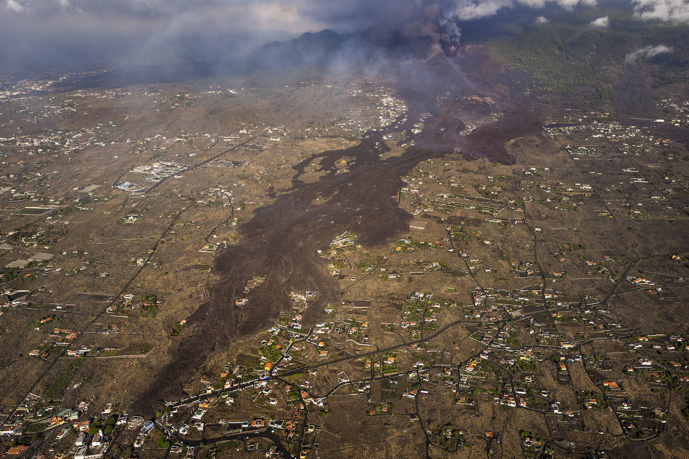 Imagen aérea de la colada de lava.