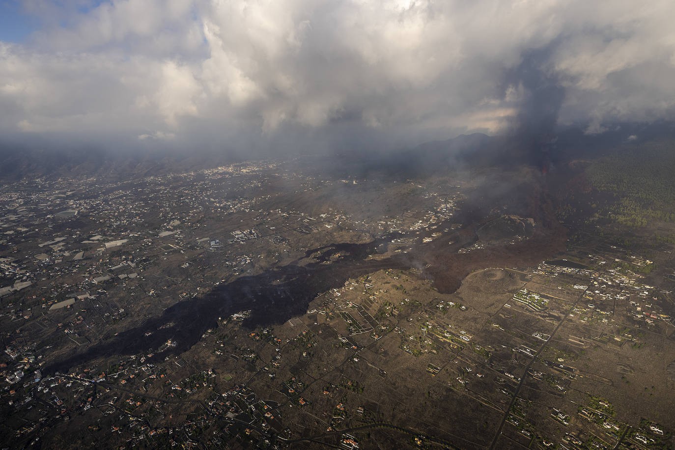 Imagen aérea de la colada de lava.