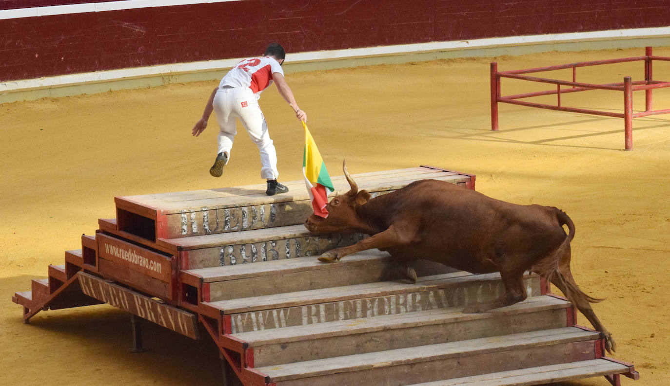 Fotos: Viernes de vaquillas en La Ribera