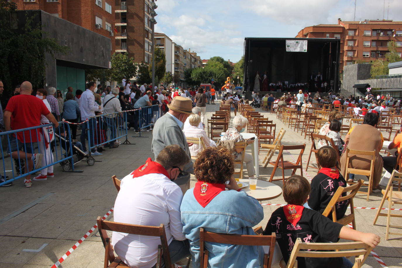 Arnedo sale a la calle para celebrar el que hubiera sido el primer día de sus fiestas en honor a San Cosme y San Damián