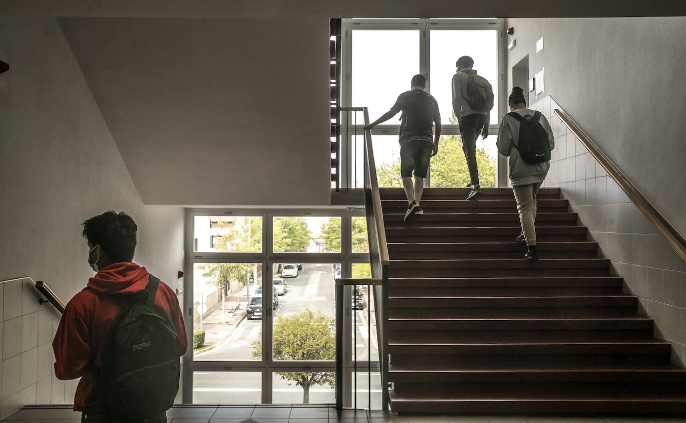 Fotos: Los universitarios regresan al campus de la UR en el primer día de un curso