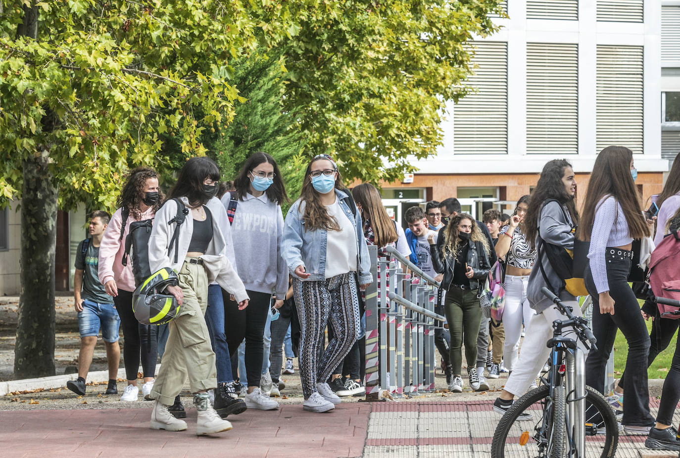 Fotos: Los universitarios regresan al campus de la UR en el primer día de un curso