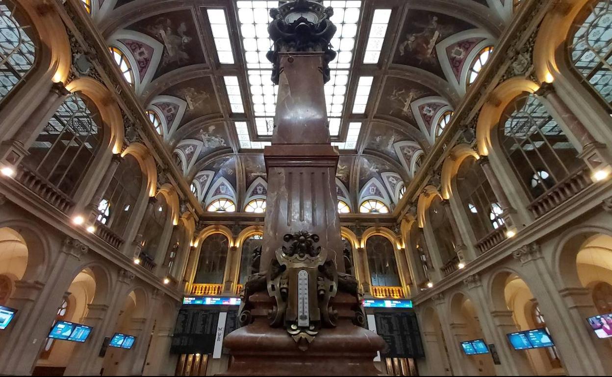 Interior de la Bolsa de Madrid. 