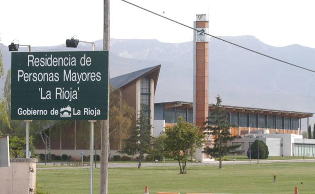 Exterior de la residencia de mayores de la Comunidad, en Albelda. 