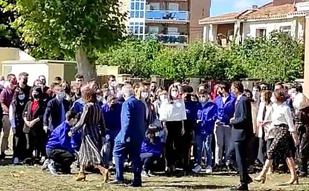 La reina Letizia saluda a los jarreros