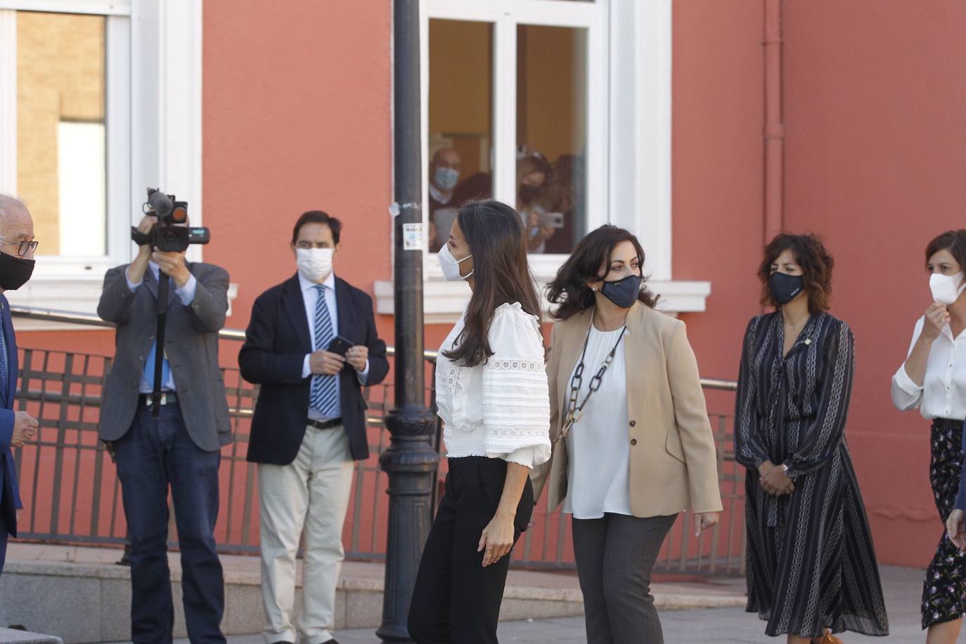 La reina Letizia ha visitado Haro para inaugurar el curso académico 2021/22 de Formación Profesional en el IES Ciudad de Haro. 