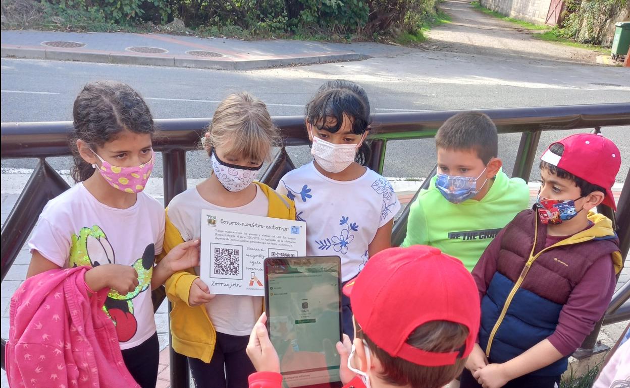 Algunos de los alumnos que están participando en el proyecto de aprendizaje-servicio. 