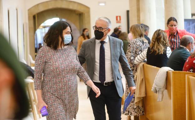 Jesús Ángel Garrido junto a la consejera Raquel Romero. 