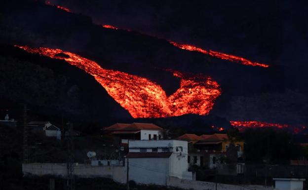 El volcán Cumbre Vieja continúa en erupción en la isla canaria de La Palma 