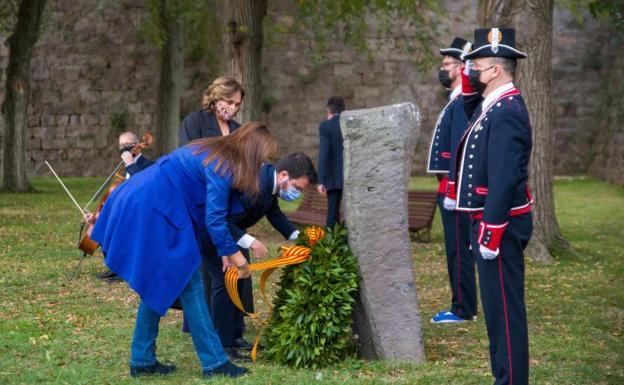 Laura Borràs, Pere Aragonès y Ada Colau, participan en la ofrenda por el aniversario del fusilamiento del presidente Lluís Companys