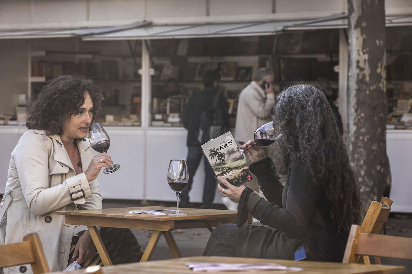 Fotos: El viernes de la feria &#039;Otoño de libros (y vinos)&#039;