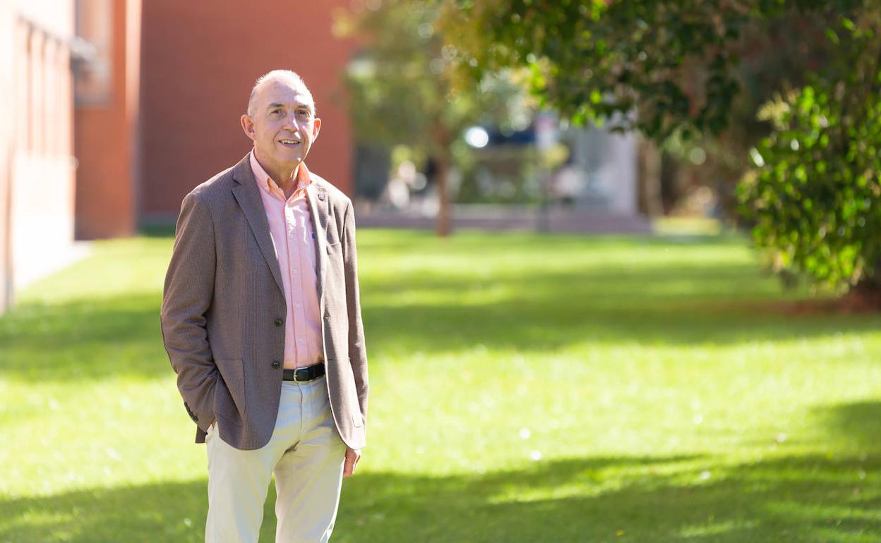 Juan Carlos Ayala, rector de la UR. 