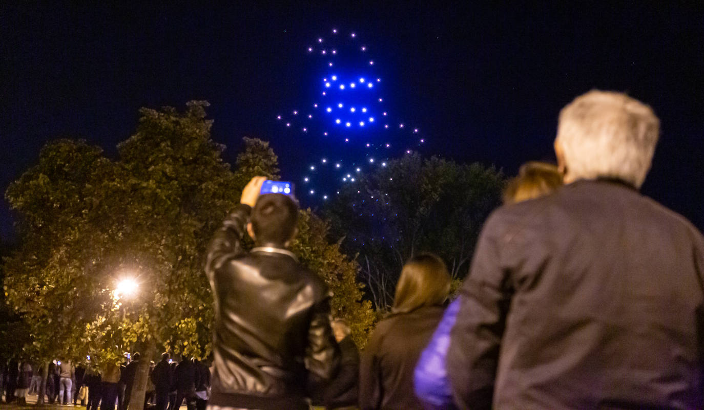 Fotos: La noche de los drones en el cielo logroñés