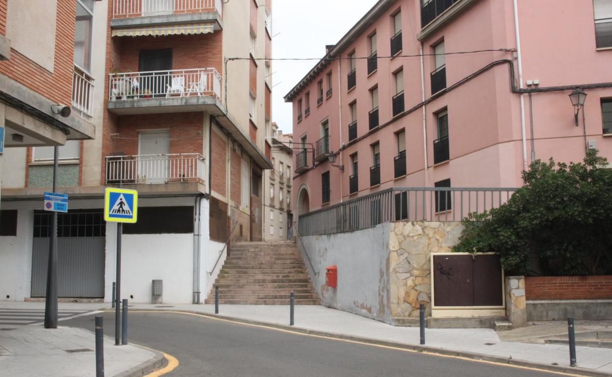 La construcción de una rampa sobre la escalinata dará salida al tráfico desde la plaza San José hacia San Francisco de Asís. 