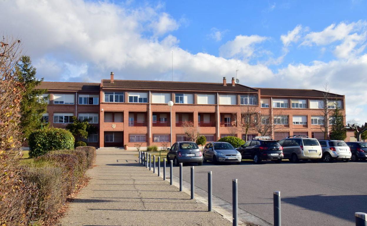 Fachada del colegio Alcaste, en Logroño. 