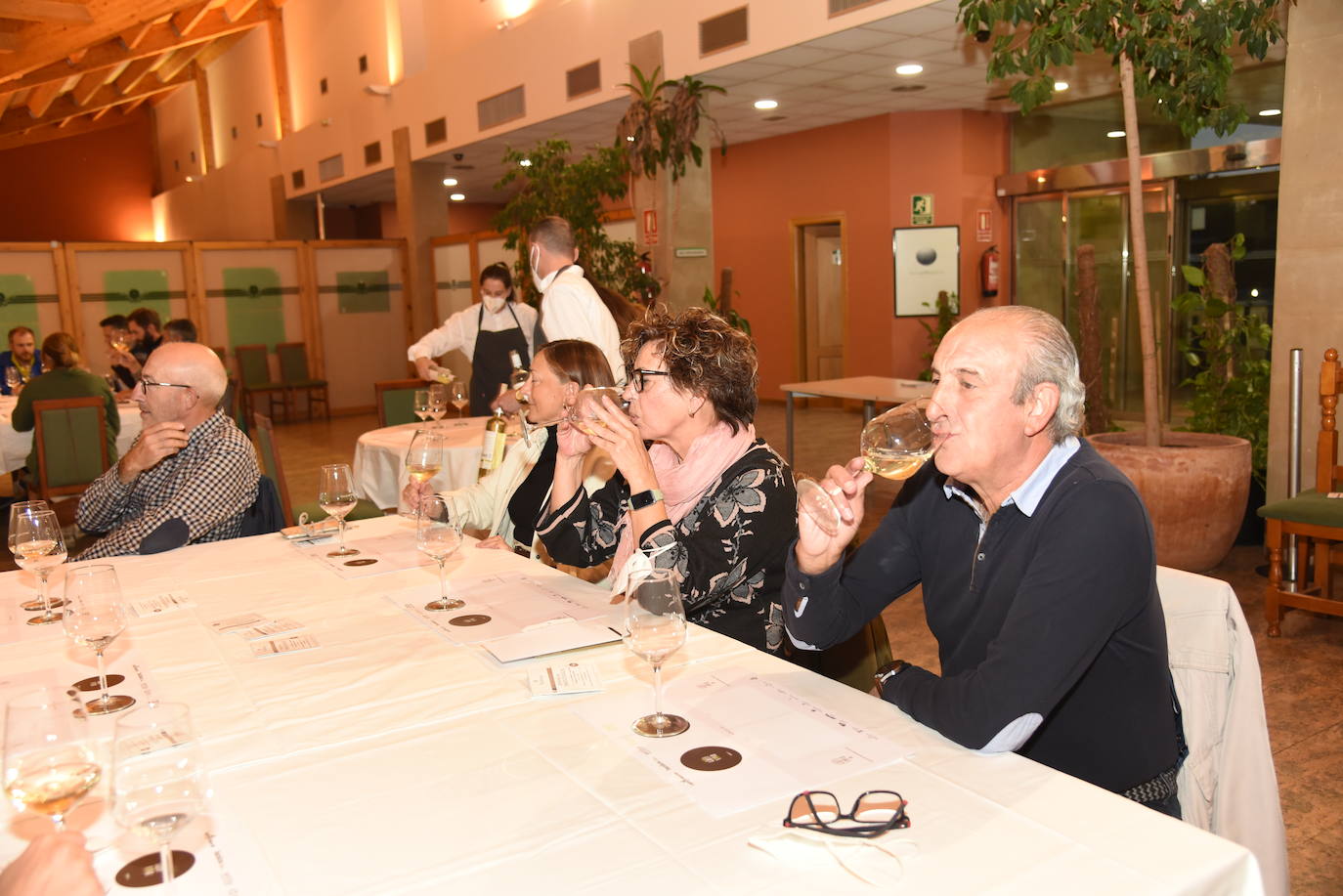 Los participantes en el torneo Finca de los Arandinos de la Liga de Golf y Vino, organizado por lomejordelvinoerioja.com, disfrutaron de los vinos de la bodega tras la jornada de juego.