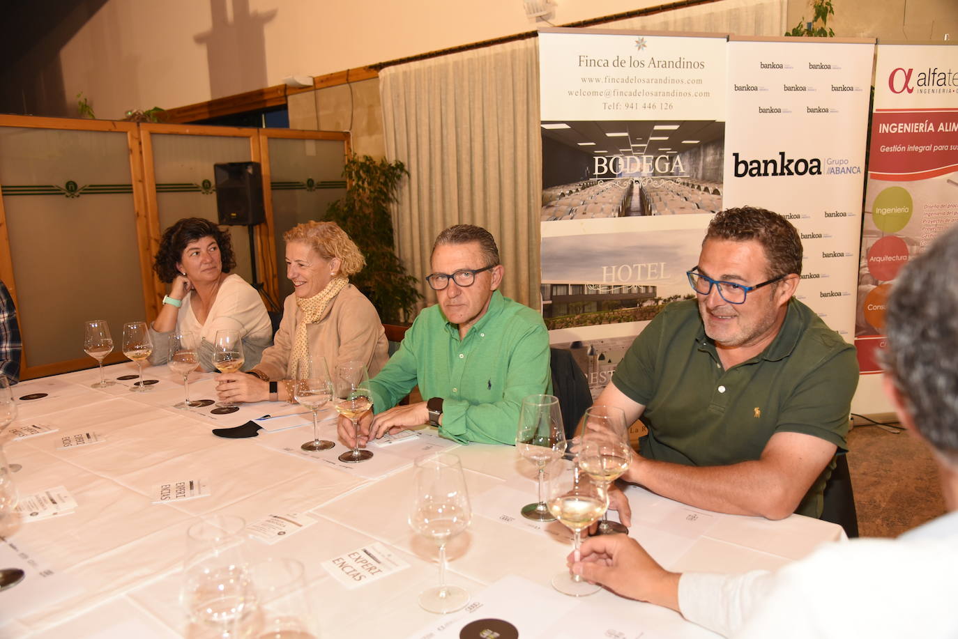 Los participantes en el torneo Finca de los Arandinos de la Liga de Golf y Vino, organizado por lomejordelvinoerioja.com, disfrutaron de los vinos de la bodega tras la jornada de juego.