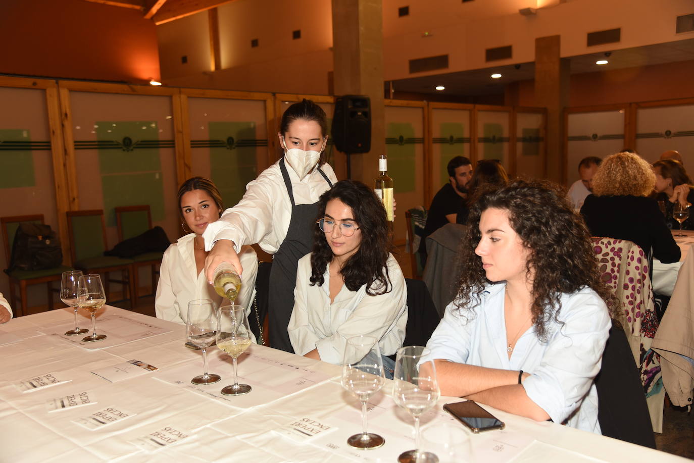 Los participantes en el torneo Finca de los Arandinos de la Liga de Golf y Vino, organizado por lomejordelvinoerioja.com, disfrutaron de los vinos de la bodega tras la jornada de juego.