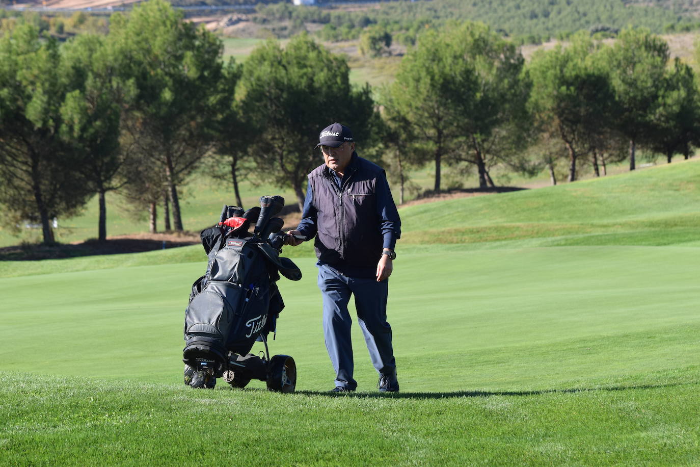 Los participantes en el torneo Bodegas Finca de los Arandinos de la Liga de Golf y Vino, organizado por lomejordelvinoerioja.com, disfrutaron de un gran día de juego en El Campo de Logroño.