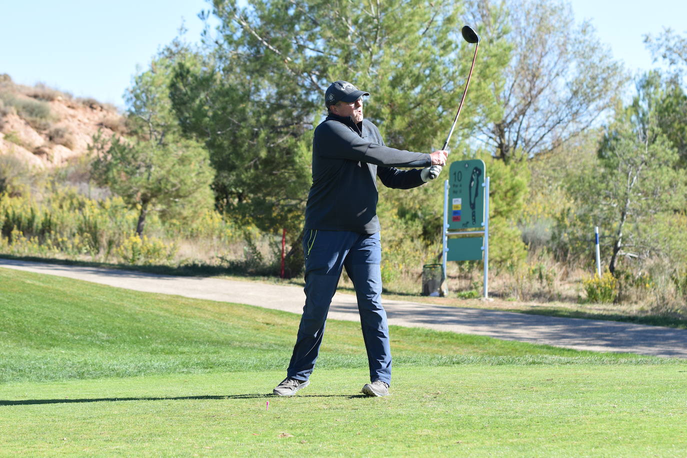 Los participantes en el torneo Bodegas Finca de los Arandinos de la Liga de Golf y Vino, organizado por lomejordelvinoerioja.com, disfrutaron de un gran día de juego en El Campo de Logroño.